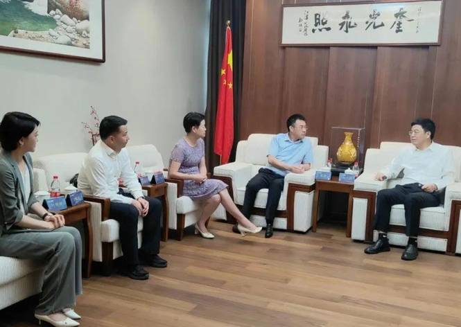 热烈欢迎海南省人大孙副主任一行莅临yth2206游艇会节能参观领导